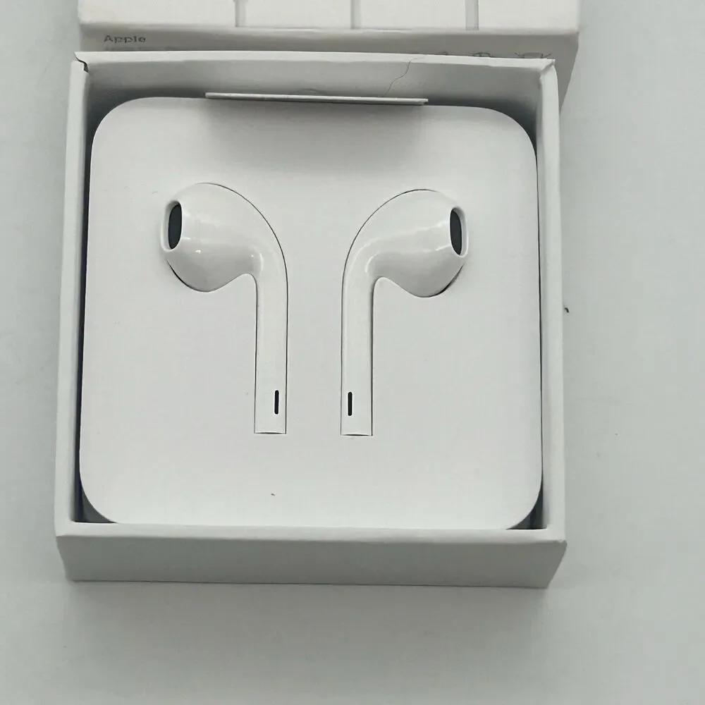 Apple EarPods Wired Earbuds 3.5mm Headphone Jack w/ Remote & Mic